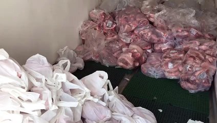 Suinocultores independentes distribuem carne de graça contra crise no setor