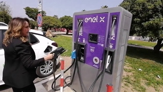 Enel inaugura a Palermo stazione ricarica veloce per veicoli elettrici