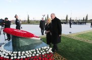 Cumhurbaşkanı Erdoğan, Taşkent'te Bağımsızlık Anıtı'na çelenk bıraktı