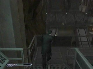 007 : Quitte ou Double : Usine mal fréquentée