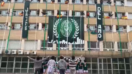A motivar no les gana nadie: vean lo que hace este colegio mayor en sus partidos de baloncesto