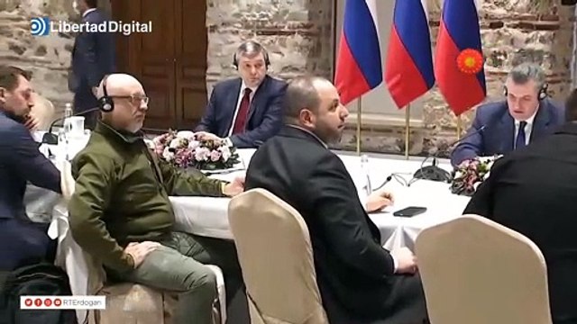 Rusia reducirá sus operaciones militares y Ucrania ofrece su renuncia a la OTAN