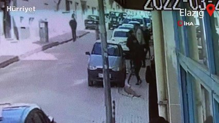 Sokak ortasında tabancanın dipçiğiyle 2 kardeşi darp etti, o anlar kameralara yansıdı