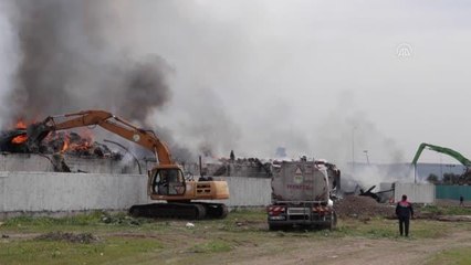 Geri dönüşüm fabrikasında çıkan yangın kontrol altına alındı
