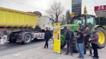 Des agriculteurs se rassemblent contre la hausse des prix de l'essence