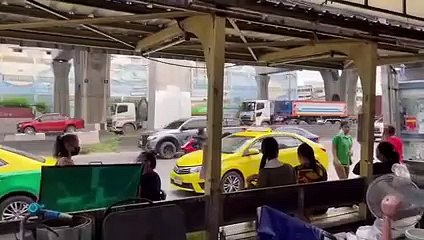 ลุงวัย 68 ลืมลอตเตอรี่กว่า 100 ใบ ที่ป้ายรถเมล์ ลงโซเซี่ยวตามหาจนได้คืน เคยมีคนขอซื้อโคต้าปีละแสน