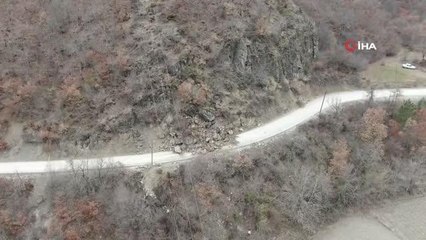 Kastamonu'da heyelan köy yollarını ulaşıma kapattı