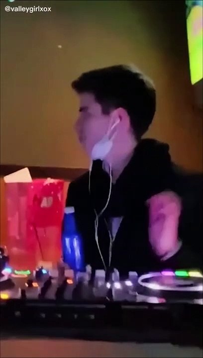 Ce DJ déteste qu'on vienne toucher à son matos