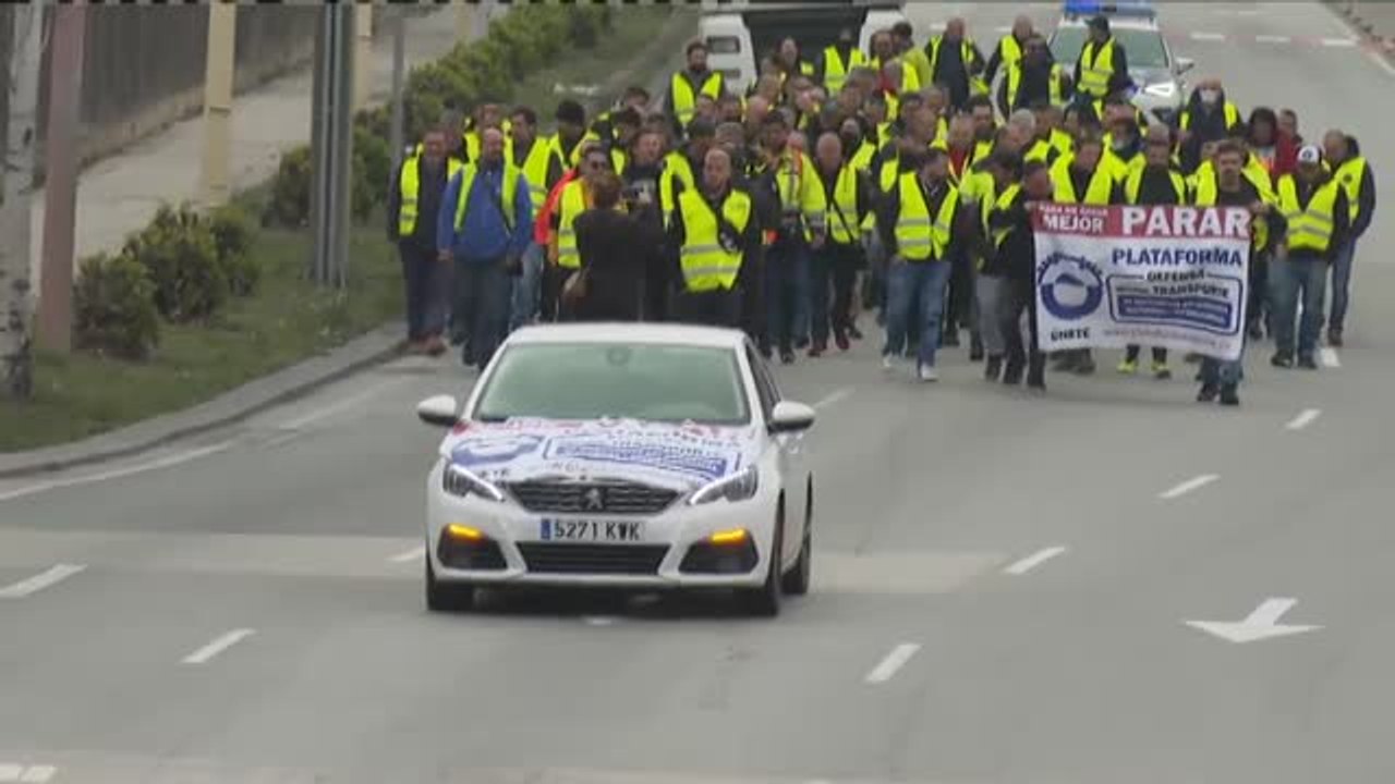 Transportistas de Barcelona continuarán con los paros mientras no se prohíba trabajar a pérdidas