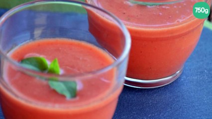 Gaspacho andalou au pain légèrement rassis