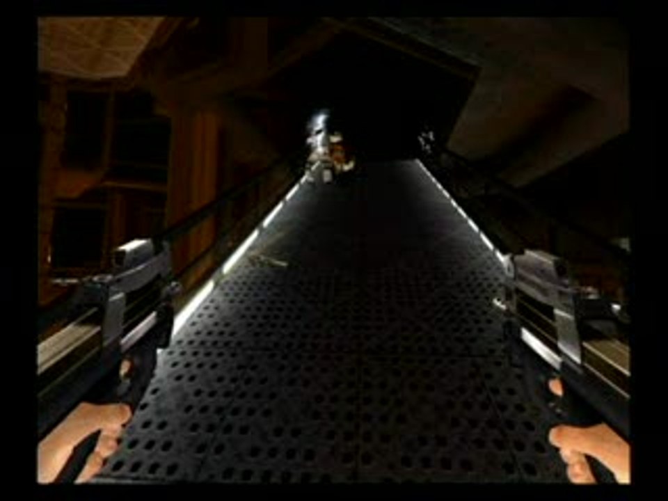 GoldenEye : Au Service du Mal : T'as vu mes gros flingues ?