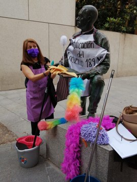 Constanza Cisneros, empleada de hogar: Que no se nos reconozca la prestación por desempleo es una discriminación y una vergüenza