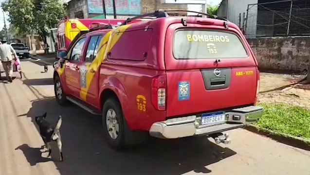 Socorristas e médico do Siate atendem vítima de queda na Rua Paraguai