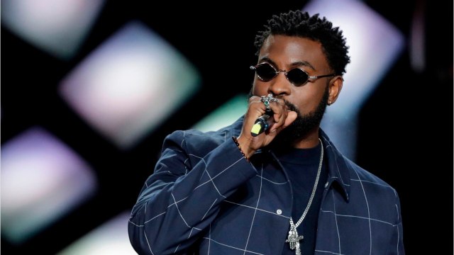 VOICI : Ce n’est pas facile : Damso regrette de ne pas être assez présent pour son fils