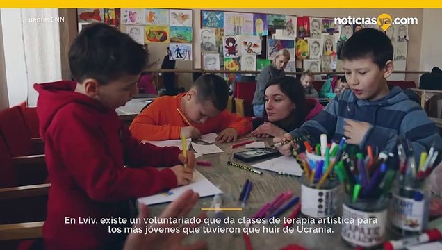 Niños mandan postales a soldados ucranianos