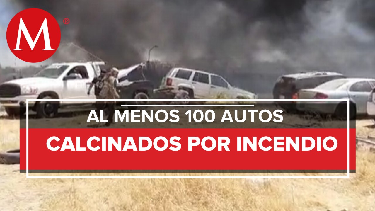 Fuerte incendio consume vehículos de un corralón; Durango