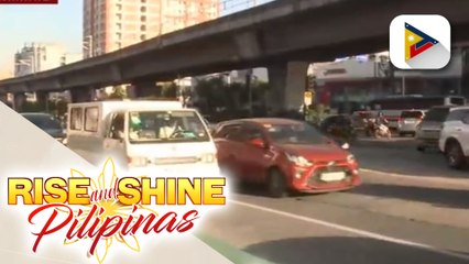Daloy ng mga sasakyan sa EDSA Southbound nagsimula nang magbagal;   Rider ng motorsiklo, nawalan ng malay matapos bumangga sa kotse sa North Ave.;