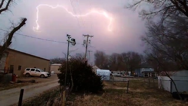 Thunderstorms fire up across the Plains