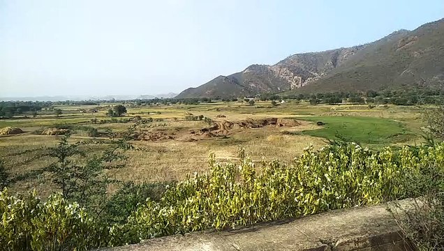 दौसा. बजरी खनन से रेहडिय़ा बांध का हृदय कर रहे छलनी