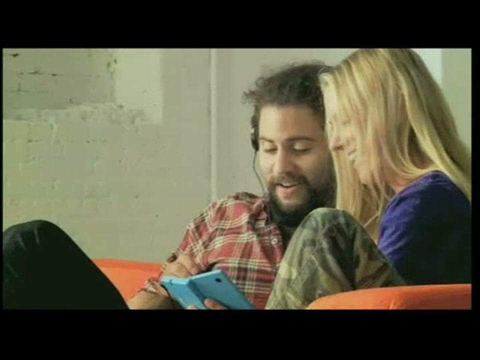 Rhythm Paradise : Un jeune homme et une jeune femme s'amusent