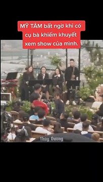 Mỹ Tâm bất ngờ gặp bà cụ khiếm khuyết trong show ở Đà Lạt