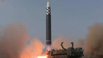 [뉴스큐] 軍 "北, 화성-15형 발사...발사 영상도 짜깁기 가능성" / YTN