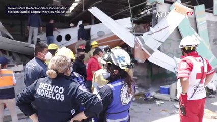 Sebuah Pesawat Jatuh dan Tabrak Supermarket di Meksiko