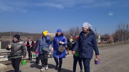 Ukrayna'da savaştan etkilenen çocuklara evcil hayvan terapisi