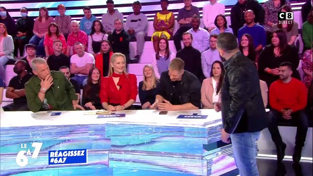 Regardez Cyril Hanouna qui, agacé, fait une mise au point en direct avec ses chroniqueurs dans Touche pas à mon poste sur C8 - VIDEO