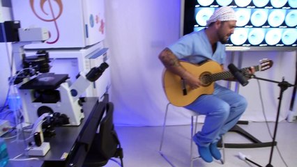 Antonio Orozco conoce a Zoe, a quien cantó cuando era un embrión