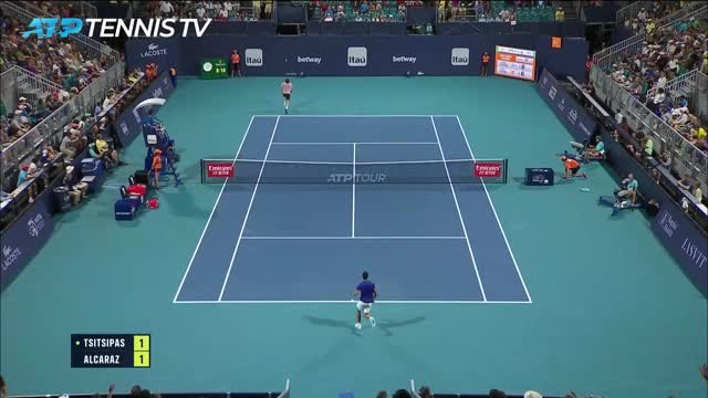 Alcaraz stuns Tsitsipas in straight sets