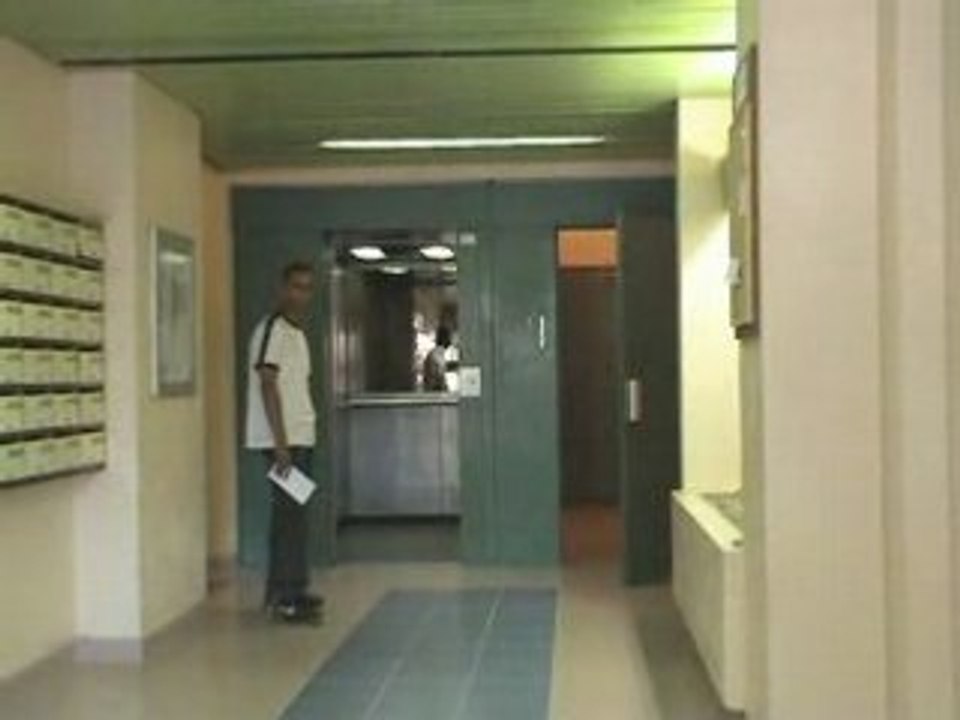 ASCENSEUR OCCUPE