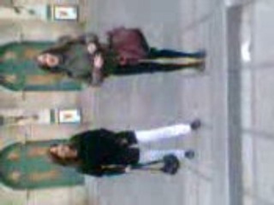 MORGANE&DELPHiNE ENTRAiN DE FAiRE LA TECKTONiK