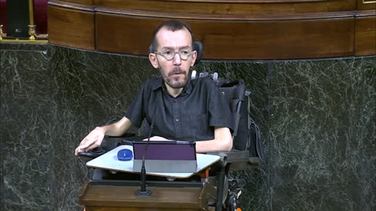 Echenique provoca la ira de los diputados del PP al hablar de Feijoo y les recuerda que "hay foto"