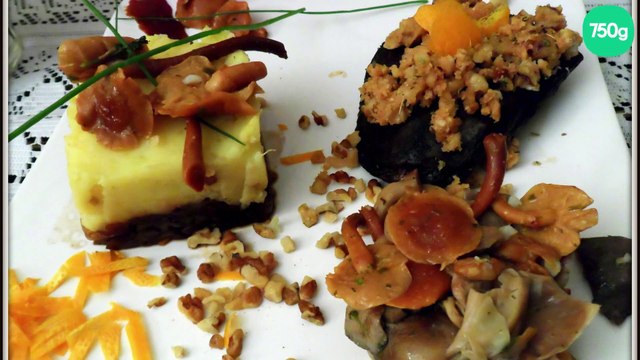 Magret de canard fumé avec sa croûte de beurre aux noix, sa purée aux oignons confits et ses champignons persillés