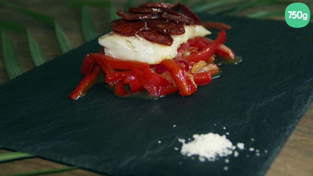 Dos de cabillaud, chips de chorizo et son confit oignons-poivrons