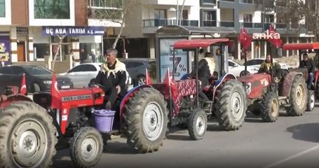 Kılıçdaroğlu'nun geleceğini öğrenen çiftçiler, traktörle konvoy oluşturup mazot fiyatlarını protesto etti