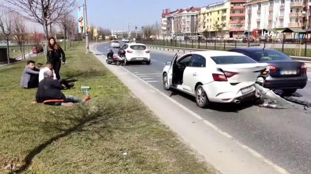 Son dakika haber! Sultangazi'de 3 aracın karıştığı zincirleme trafik kazası