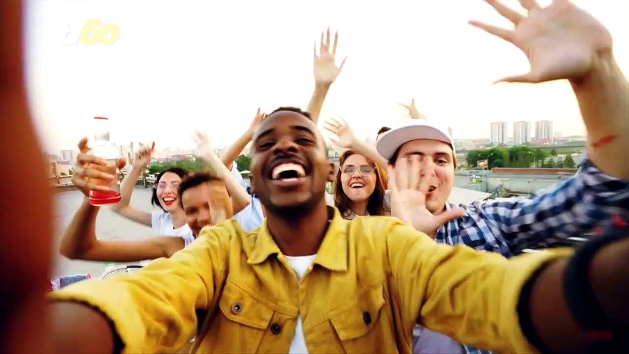 An Expert’s Guide to Forming Friendships While Traveling