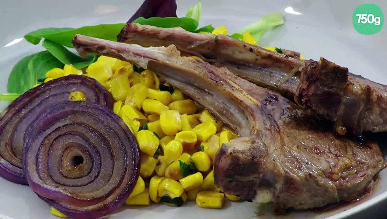 Côtelettes d'agneau marinées aux légumes grillés