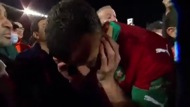 Le Roi du Maroc appelle après la victoire les joueurs Marocains et Vahid Halilhodžić