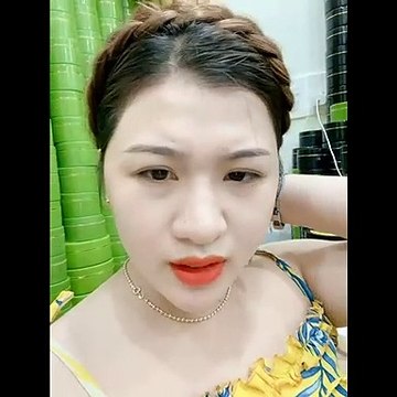 Vợ Lộc Fuho bật khóc phân trần lý do ông xã mua xe lại đứng tên cô, chồng đứng ra bênh vực