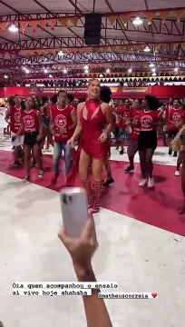 Lore Improta surge em look ousado para ensaio da Unidos do Viradouro - parte1