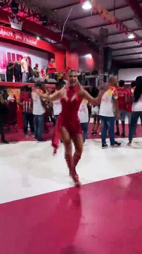 Lore Improta surge em look ousado para ensaio da Unidos do Viradouro - parte3