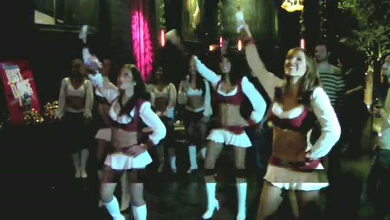 Just Dance : Spot TV : "Womanizer"