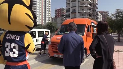 ÇBK Mersin Yenişehir Belediyesi, kupa sevincini öğrencilerle paylaştı