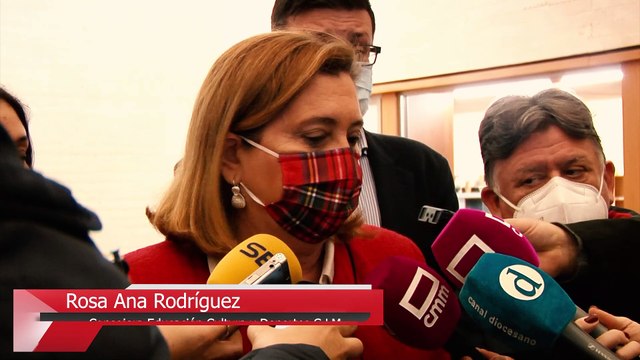 Unas 300 personas claman en la Consejería de Educación contra la violencia en las aulas