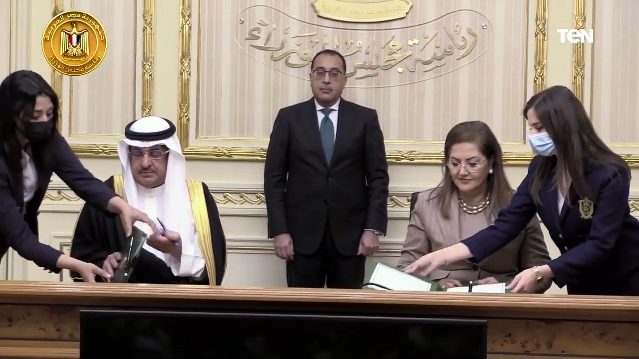 رئيس الوزراء يشهد مراسم التوقيع على اتفاقية بشأ...