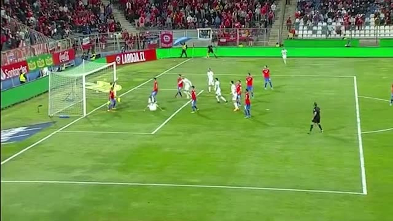 Spektakuläres fallrückzieher-tor von luis suarez