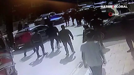Dur ihtarına uymayan sürücü kadın polisi metrelerce sürükledi